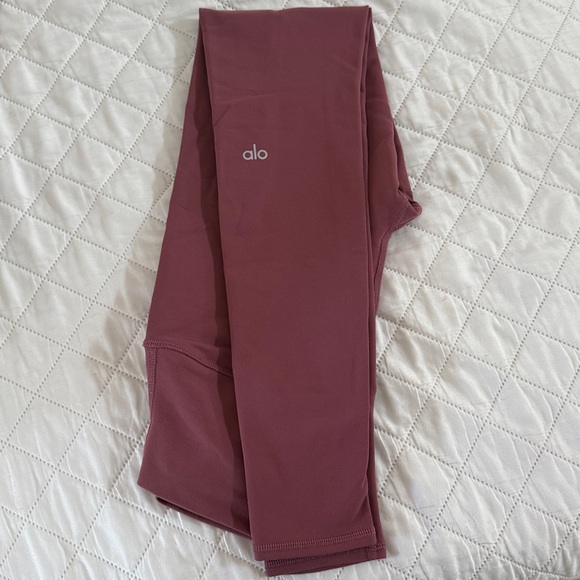 Alo High-Waist Airbrush Legging in Burgundy - Picture 3 of 5
